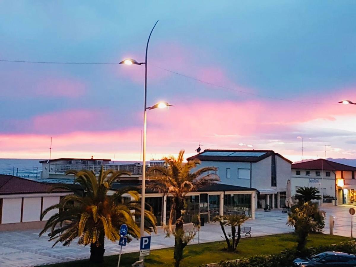 Hotel Valdinievole Lido di Camaiore Eksteriør billede