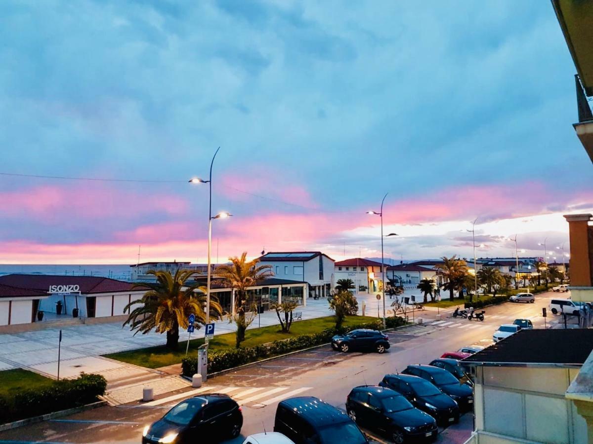 Hotel Valdinievole Lido di Camaiore Eksteriør billede