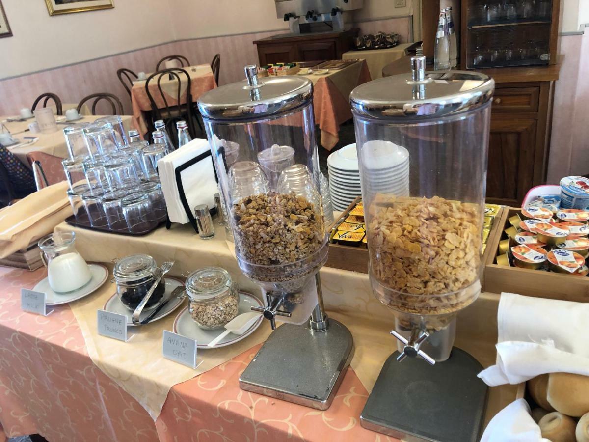 Hotel Valdinievole Lido di Camaiore Eksteriør billede