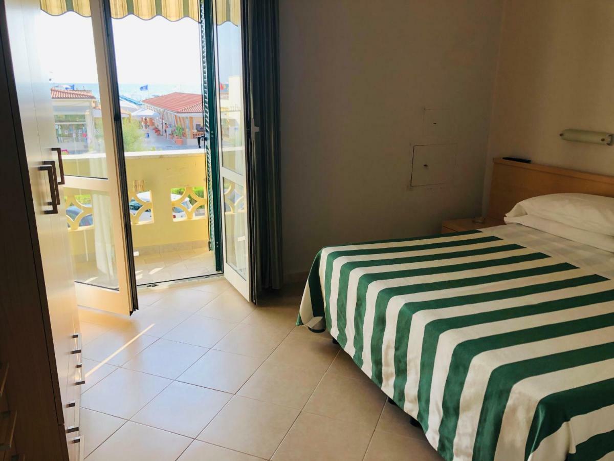 Hotel Valdinievole Lido di Camaiore Eksteriør billede